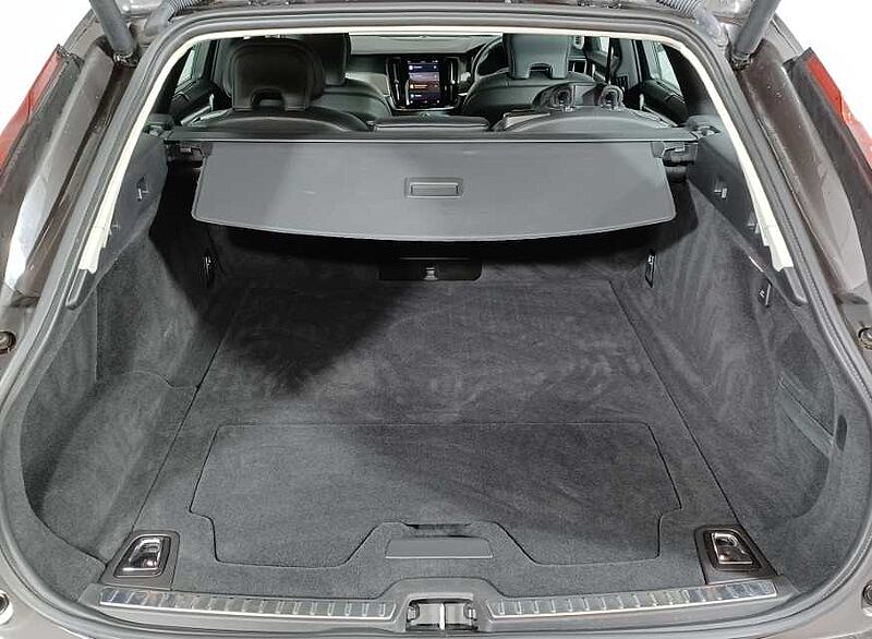 Volvo V90 Cross Country Plus, B5 AWD mild hybrid, Petrol