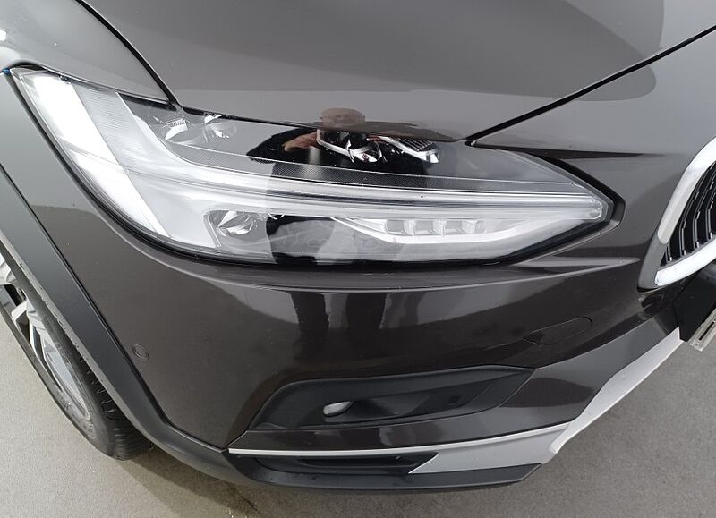 Volvo V90 Cross Country Plus, B5 AWD mild hybrid, Petrol