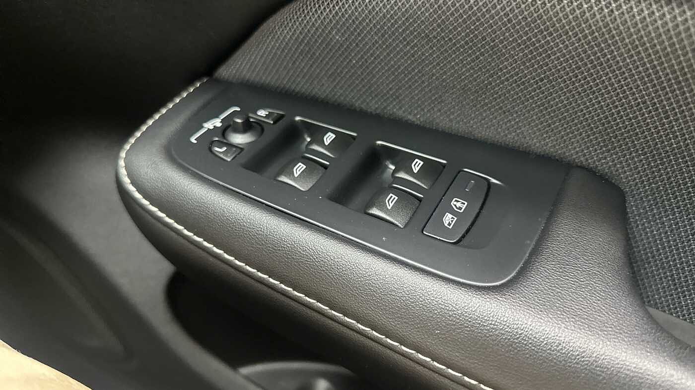 Volvo S60 B5 mild hybrid Petrol Ultimate Dark