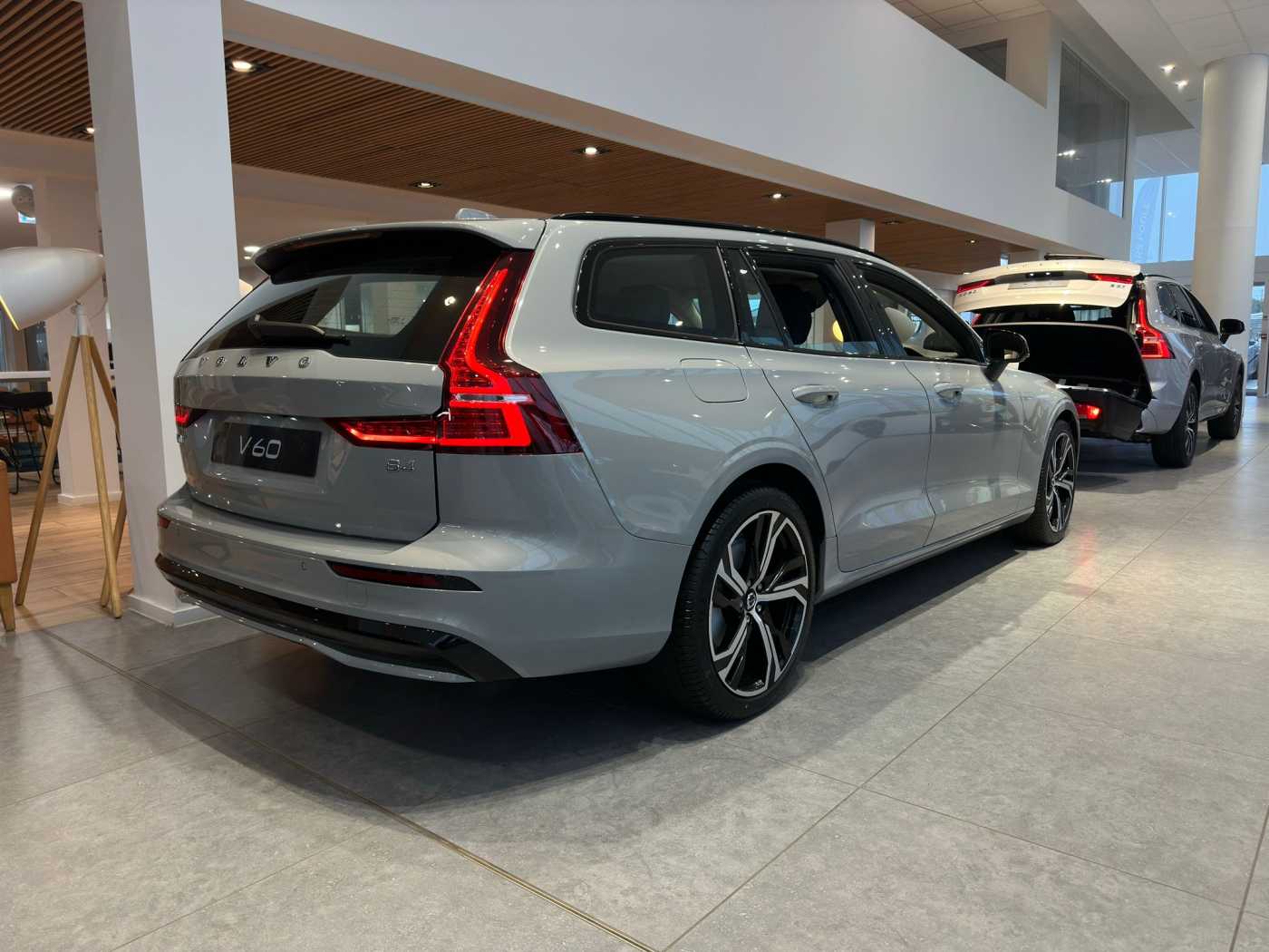 Volvo V60 B4 Mild hybrid Petrol Plus Dark, Used vehicle, by Volvo Cars Poole Dorset