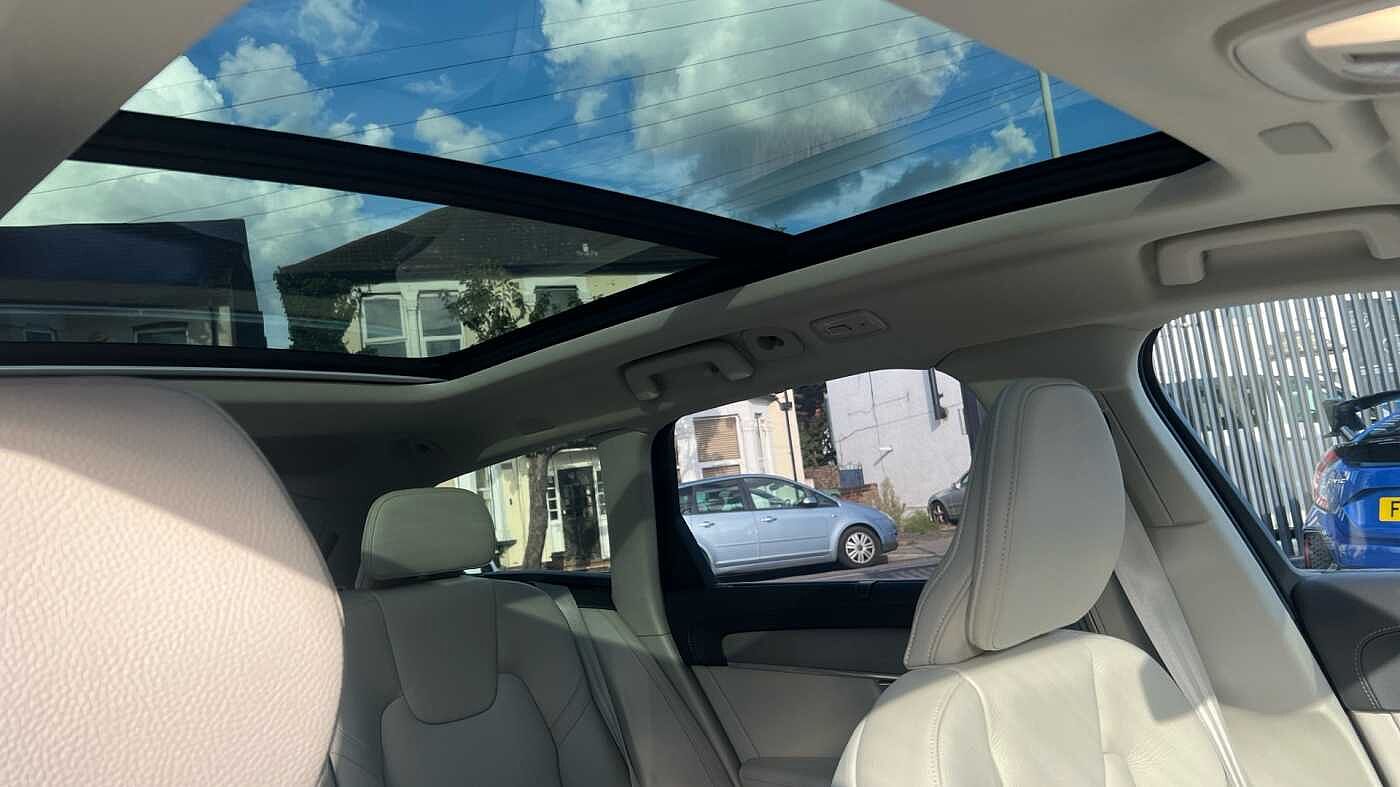 Volvo V90 Ultra, T8 AWD Plug-in hybrid, Electric/Petrol, Dark