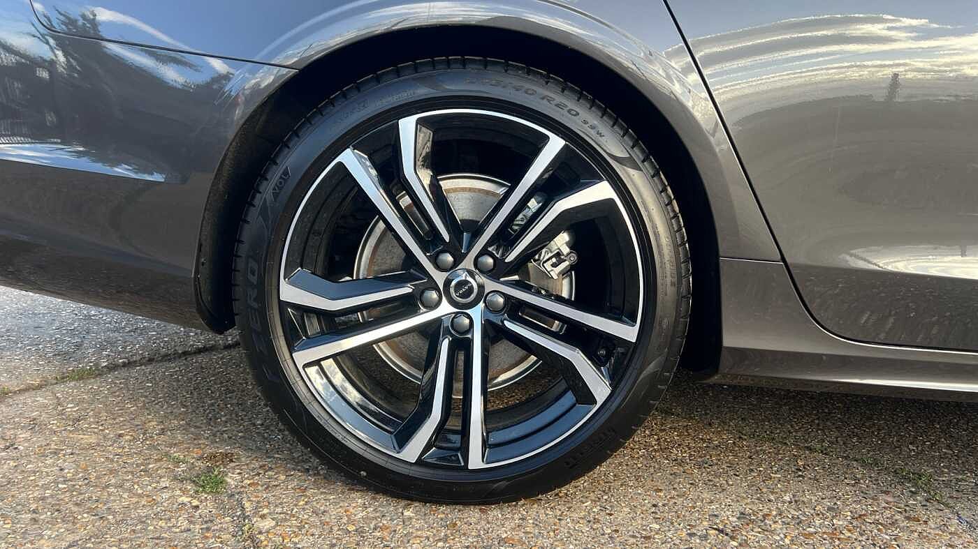 Volvo V90 Ultra, T8 AWD Plug-in hybrid, Electric/Petrol, Dark