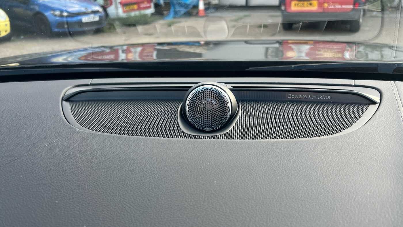 Volvo V90 Ultra, T8 AWD Plug-in hybrid, Electric/Petrol, Dark