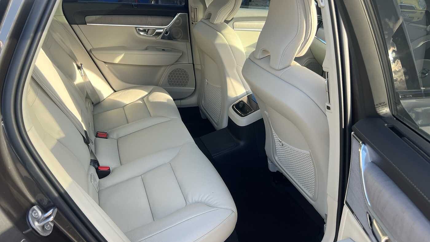 Volvo V90 Ultra, T8 AWD Plug-in hybrid, Electric/Petrol, Dark