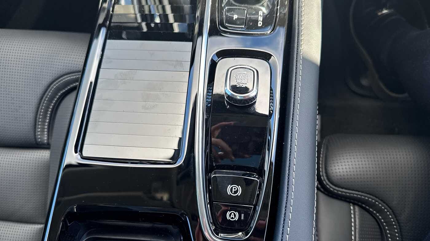 Volvo V90 Ultra, T8 AWD Plug-in hybrid, Electric/Petrol, Dark