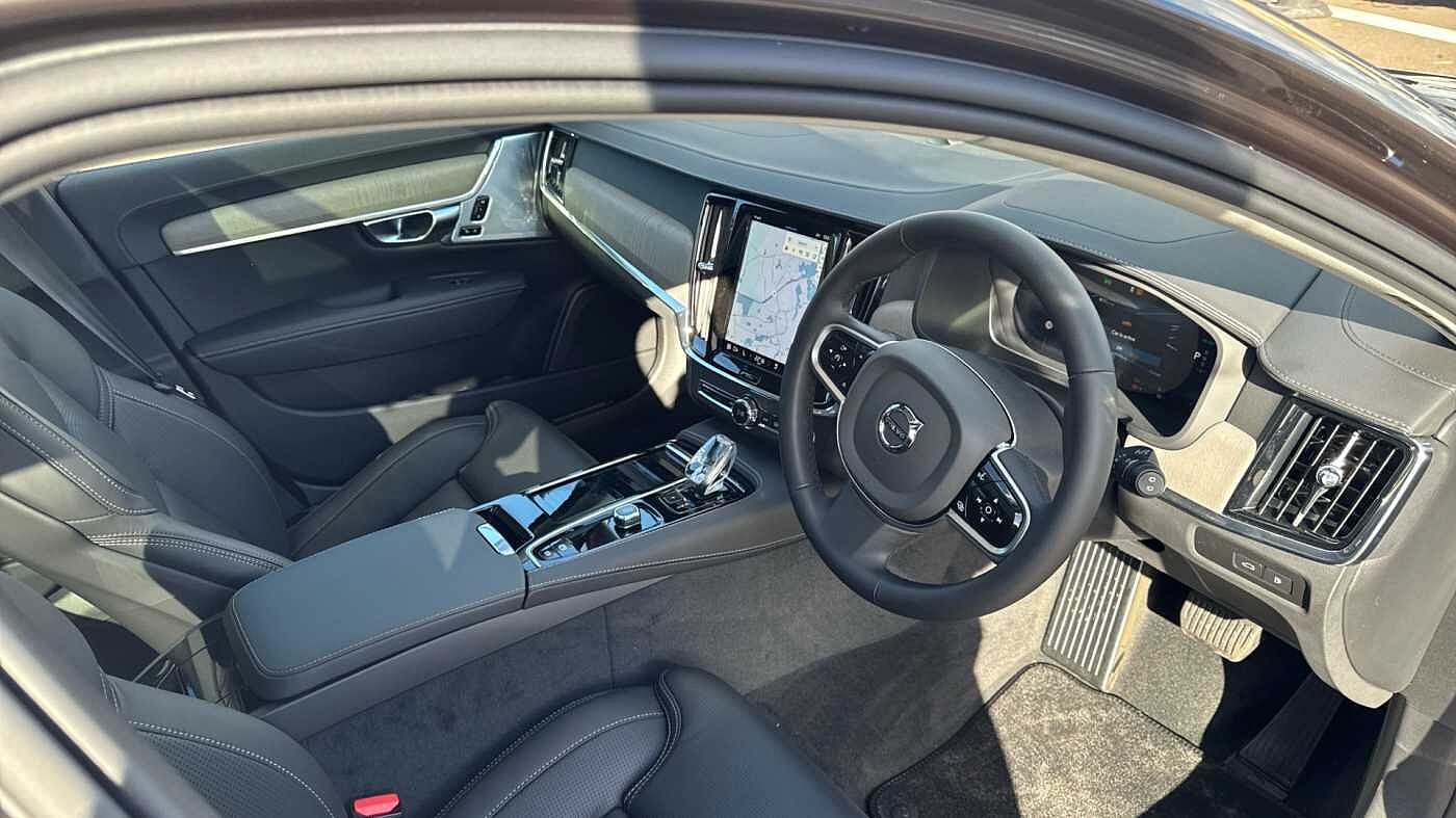 Volvo V90 Ultra, T8 AWD Plug-in hybrid, Electric/Petrol, Dark