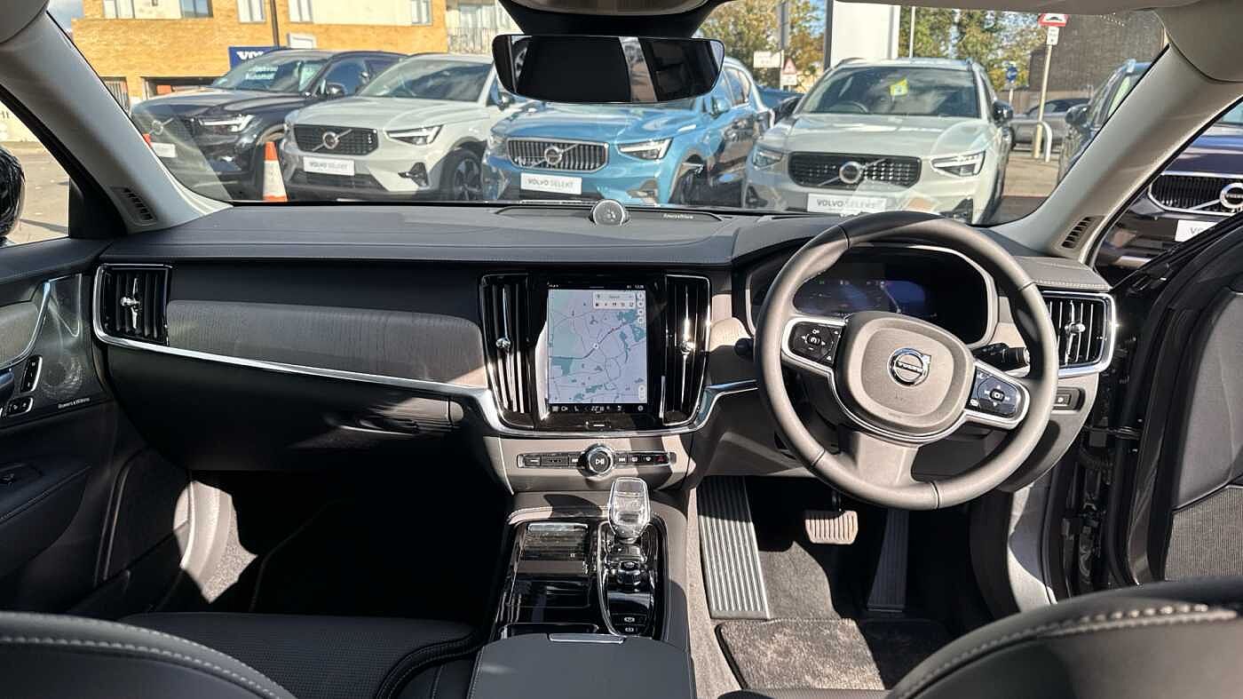 Volvo V90 Ultra, T8 AWD Plug-in hybrid, Electric/Petrol, Dark