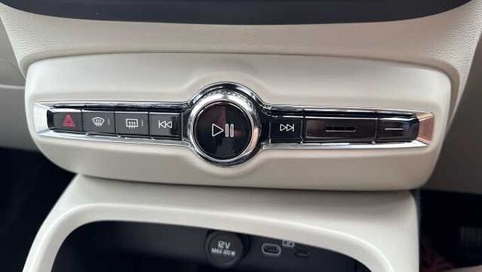 Volvo XC40 Ultra, B3 Mild hybrid, Petrol, Bright