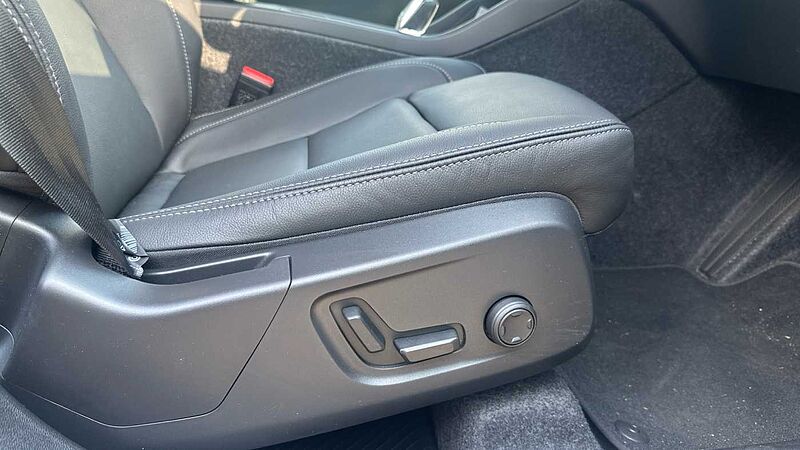 Volvo XC40 Ultra, B3 Mild hybrid, Petrol, Bright