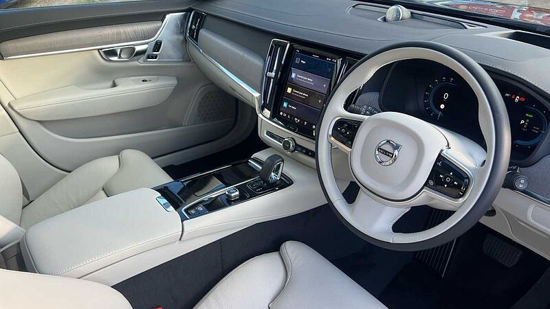 Volvo V90 Ultra, T8 AWD Plug-in hybrid, Electric/Petrol, Dark