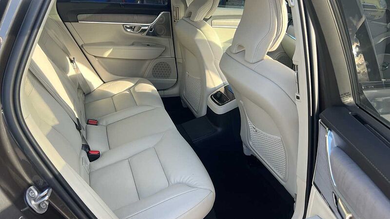 Volvo V90 Ultra, T8 AWD Plug-in hybrid, Electric/Petrol, Dark