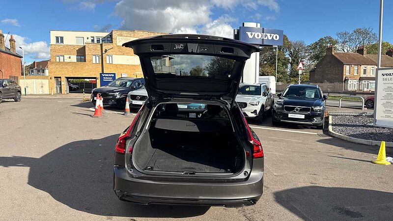 Volvo V90 Ultra, T8 AWD Plug-in hybrid, Electric/Petrol, Dark