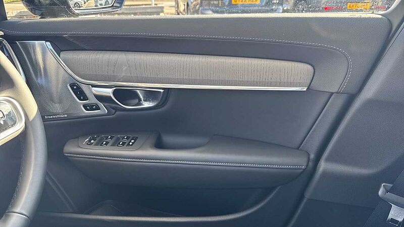 Volvo V90 Ultra, T8 AWD Plug-in hybrid, Electric/Petrol, Dark