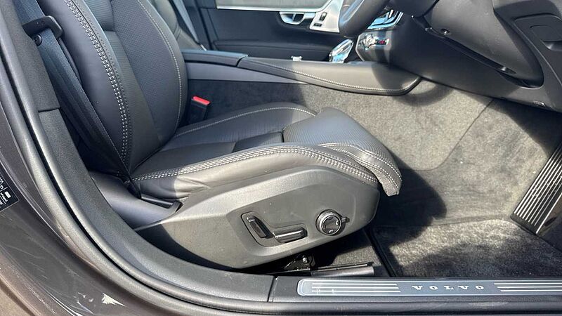 Volvo V90 Ultra, T8 AWD Plug-in hybrid, Electric/Petrol, Dark