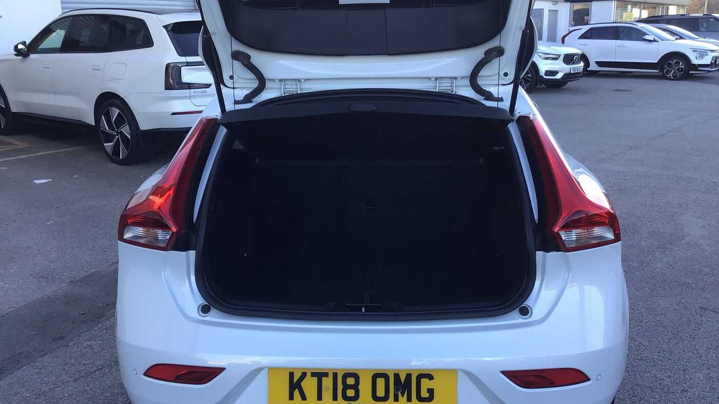 Volvo V40 T3 R-Design Automatic