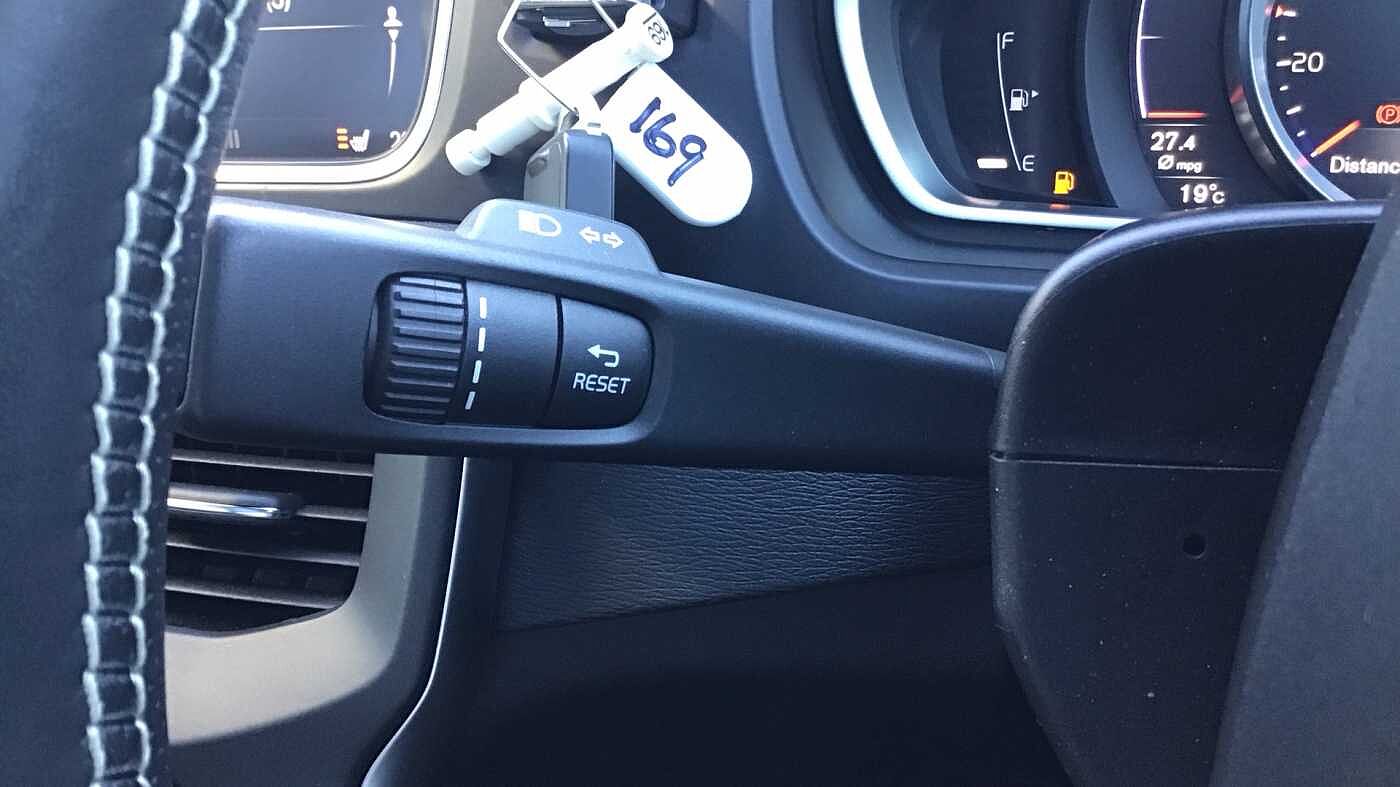 Volvo V40 T3 R-Design Automatic