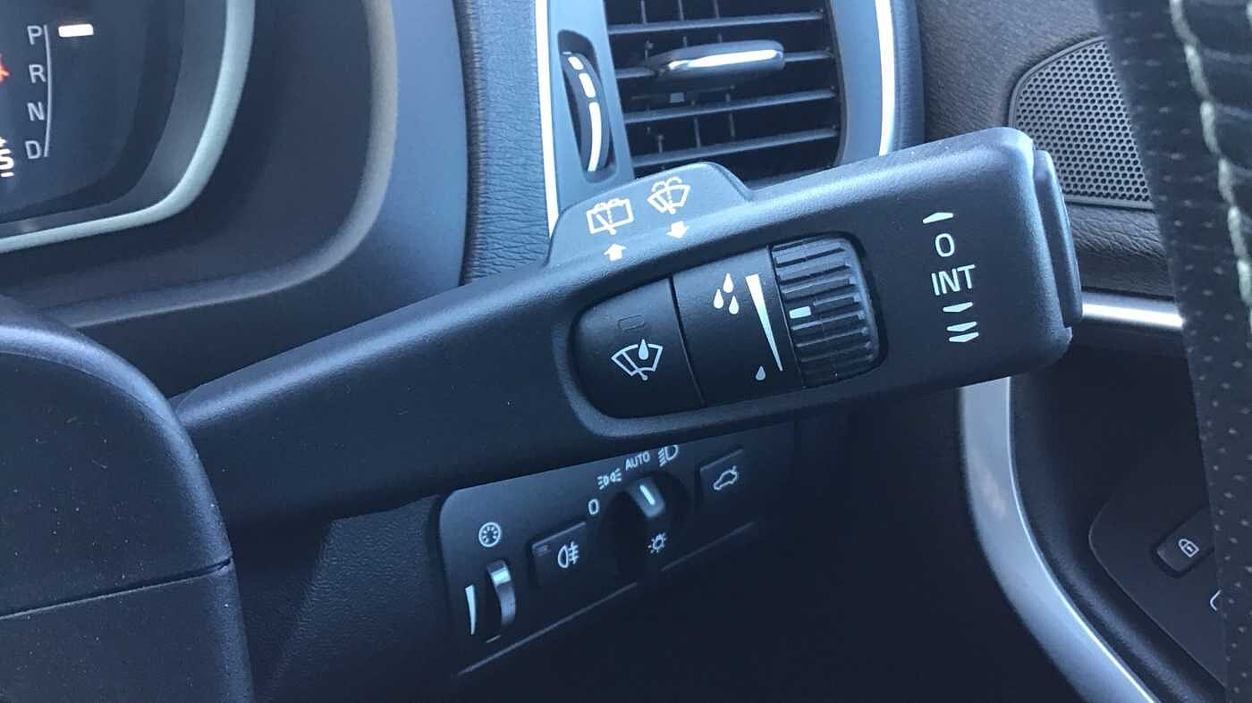 Volvo V40 T3 R-Design Automatic