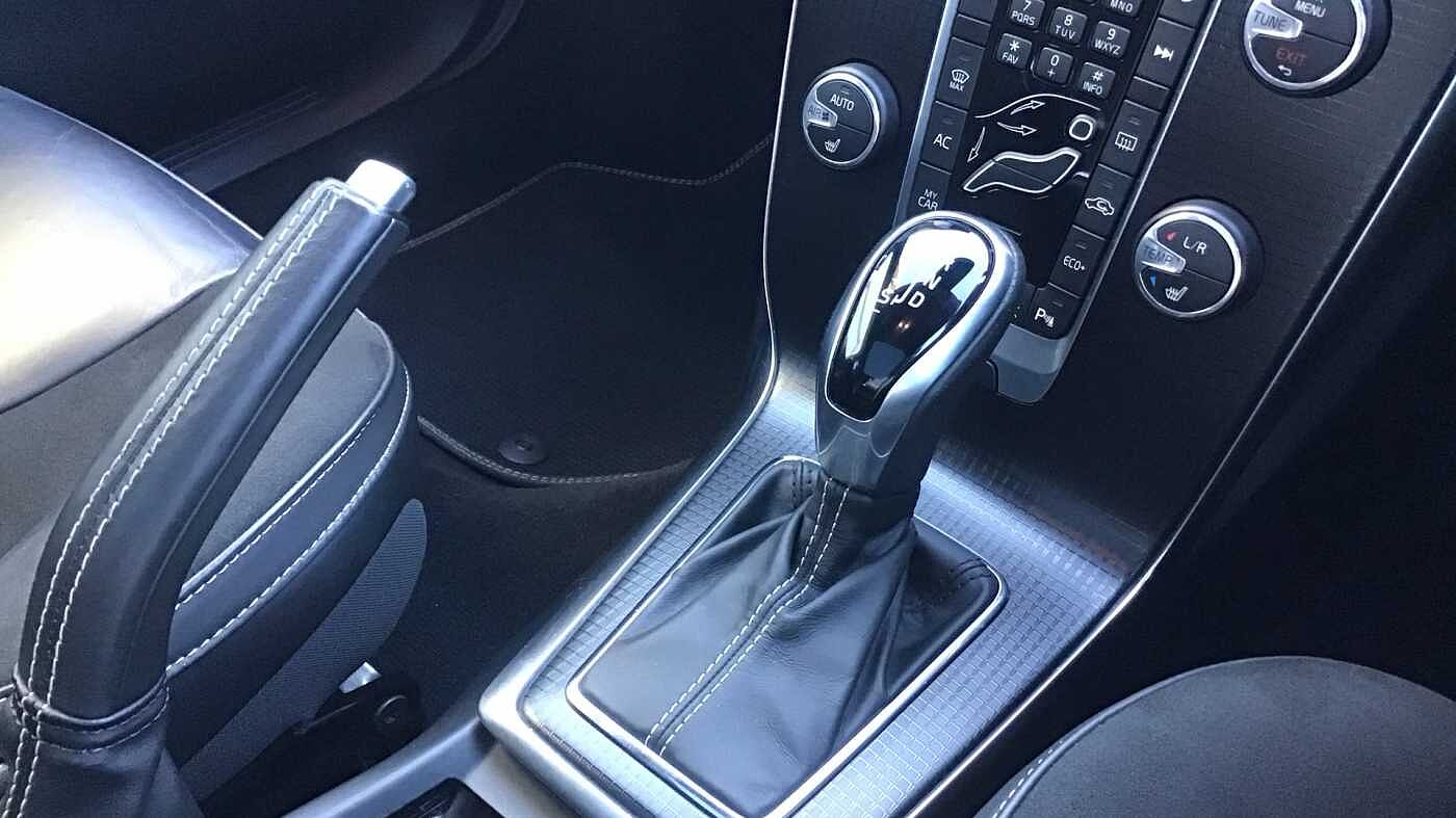 Volvo V40 T3 R-Design Automatic