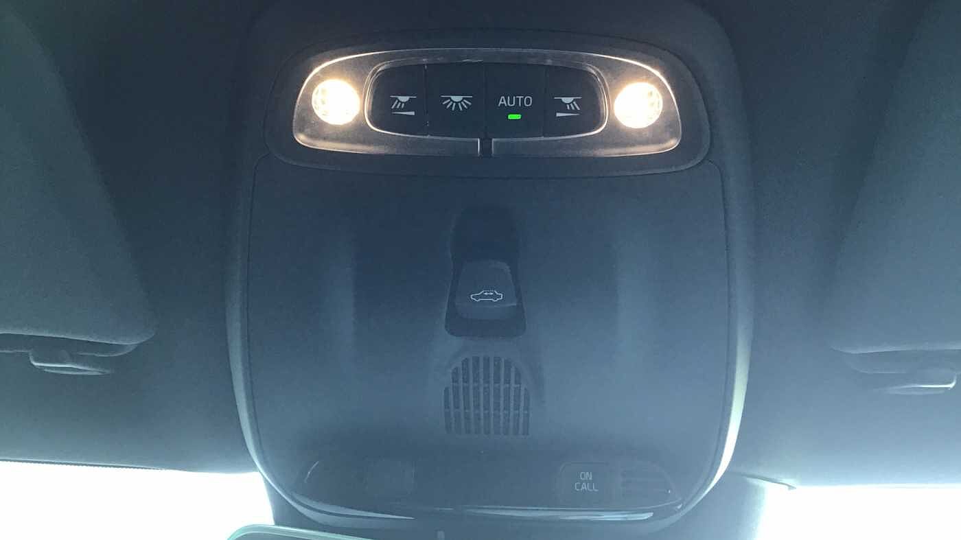 Volvo V40 T3 R-Design Automatic