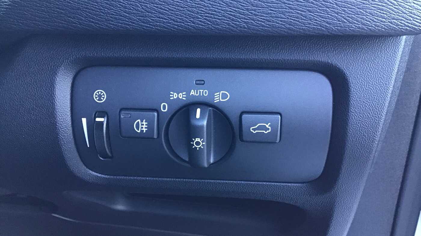 Volvo V40 T3 R-Design Automatic