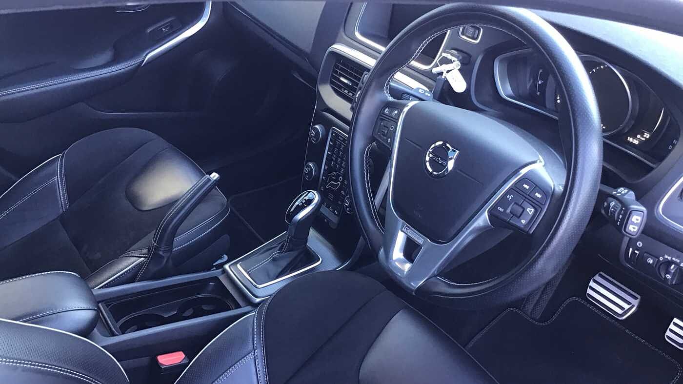 Volvo V40 T3 R-Design Automatic