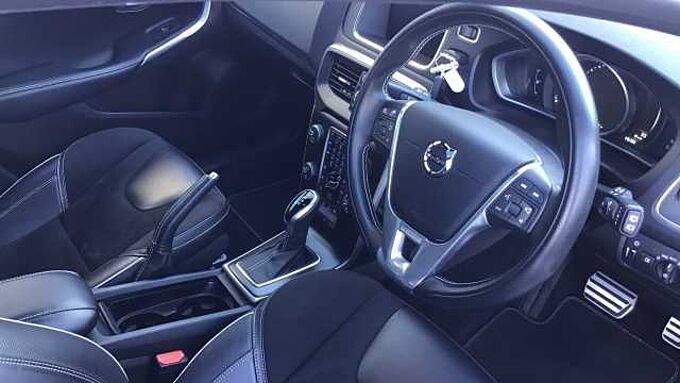 Volvo V40 T3 R-Design Automatic