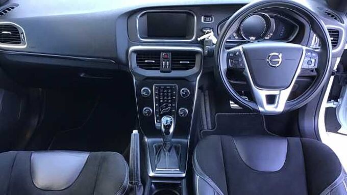 Volvo V40 T3 R-Design Automatic