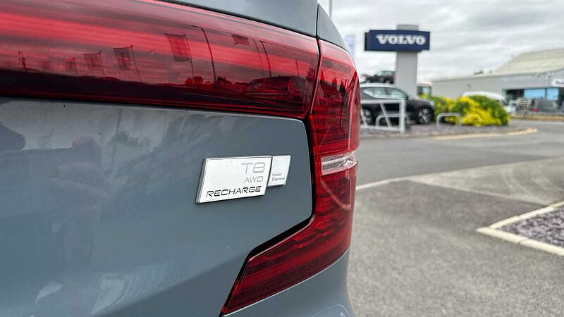 Volvo S60 Recharge Ultimate, T8 AWD plug-in hybrid, Electric/Petrol, Dark