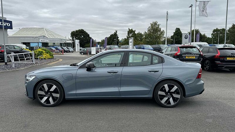 Volvo S60 Recharge Ultimate, T8 AWD plug-in hybrid, Electric/Petrol, Dark