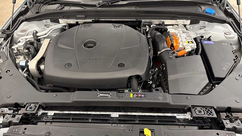 Volvo V60 Ultra, T8 AWD Plug-in hybrid, Electric/Petrol, Dark
