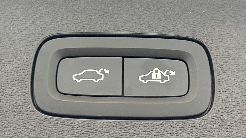 Volvo V60 Ultra, T8 AWD Plug-in hybrid, Electric/Petrol, Dark