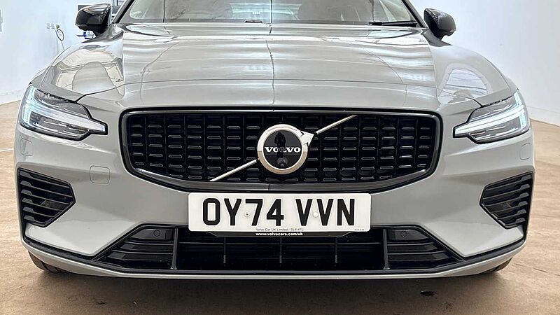 Volvo V60 Ultra, T8 AWD Plug-in hybrid, Electric/Petrol, Dark