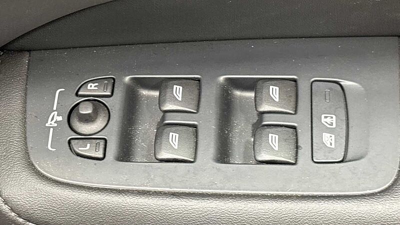 Volvo V60 Ultra, T8 AWD Plug-in hybrid, Electric/Petrol, Dark