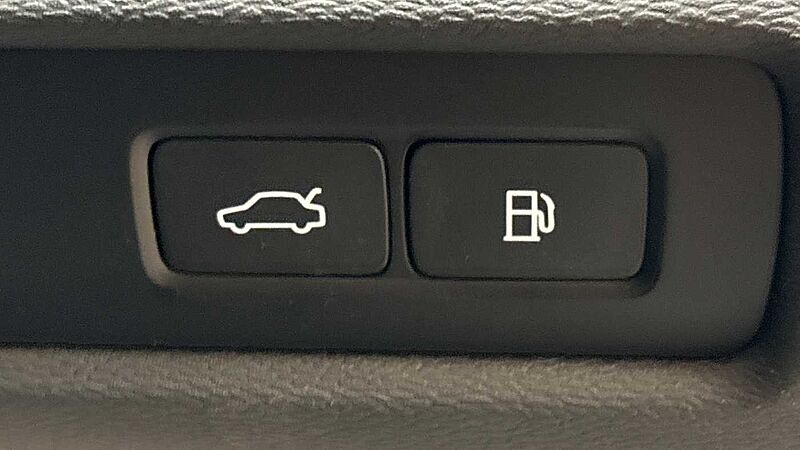 Volvo V60 Ultra, T8 AWD Plug-in hybrid, Electric/Petrol, Dark