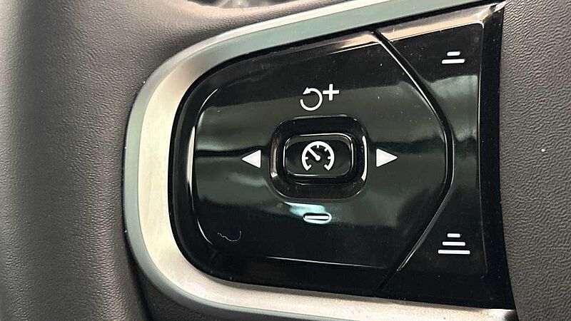 Volvo V60 Ultra, T8 AWD Plug-in hybrid, Electric/Petrol, Dark