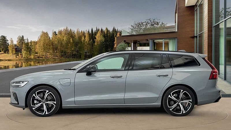 Volvo V60 Ultra, T8 AWD Plug-in hybrid, Electric/Petrol, Dark