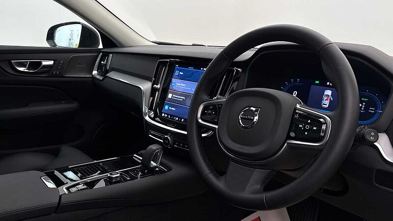 Volvo V60 Ultra, T8 AWD Plug-in hybrid, Electric/Petrol, Dark