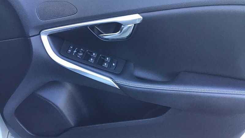 Volvo V40 T3 R-Design Automatic