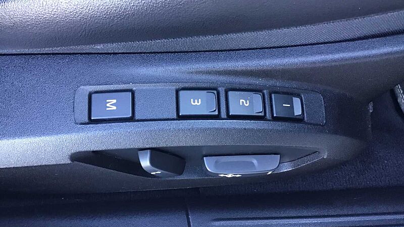 Volvo V40 T3 R-Design Automatic