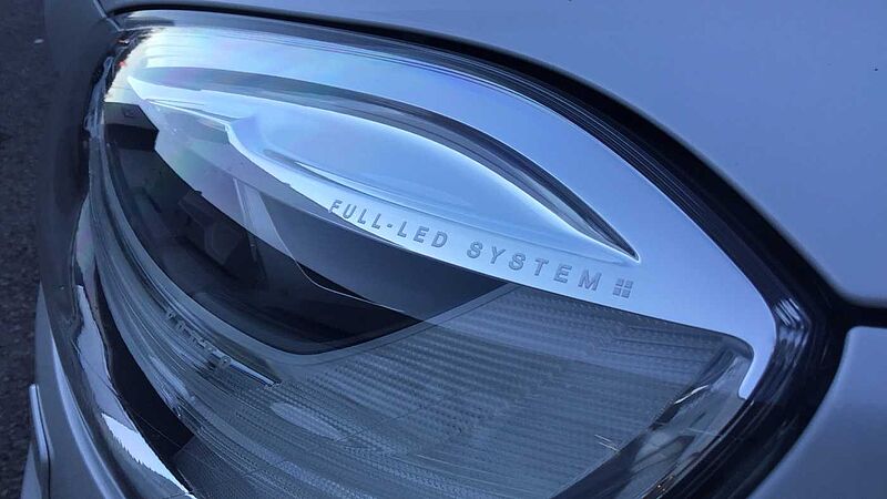 Volvo V40 T3 R-Design Automatic