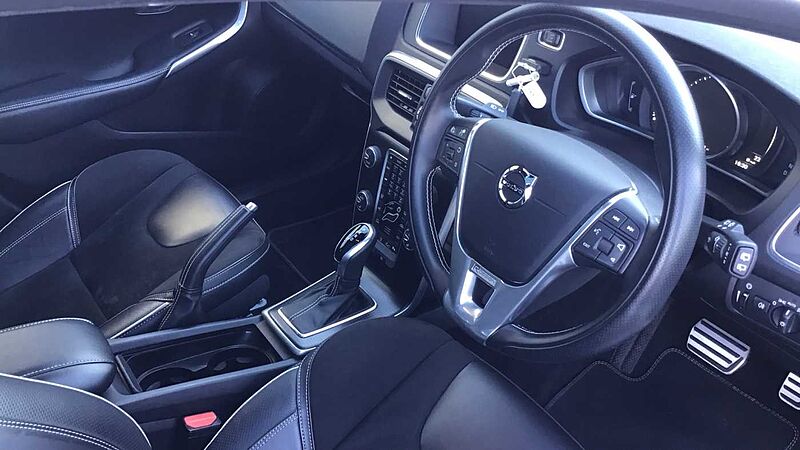 Volvo V40 T3 R-Design Automatic