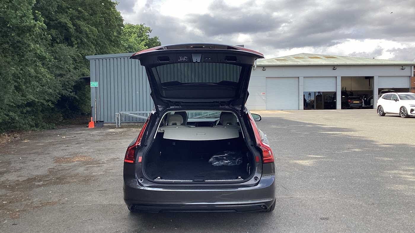 Volvo V90 Plus, T6 AWD Plug-in hybrid, Electric/Petrol, Dark