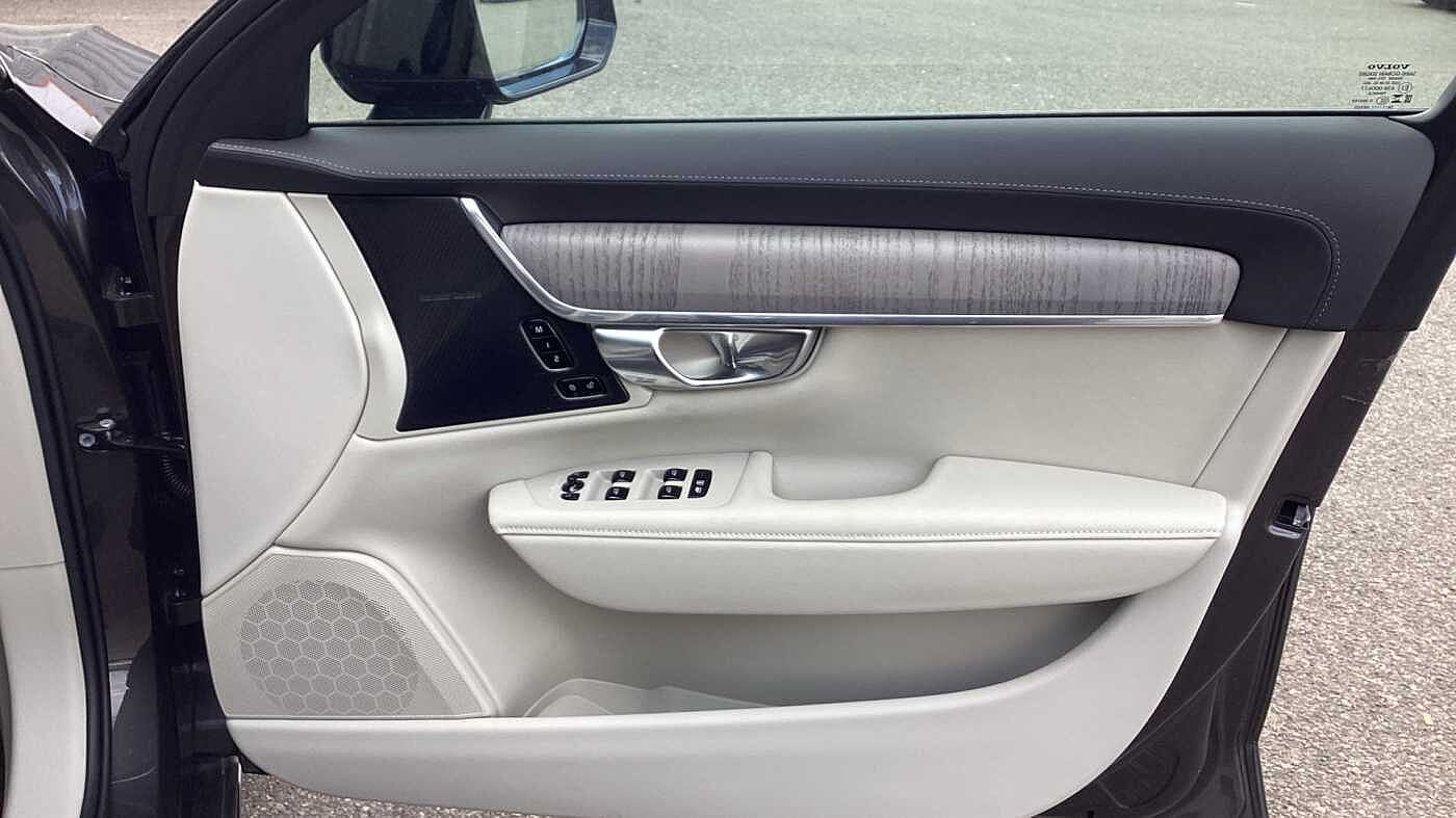 Volvo V90 Plus, T6 AWD Plug-in hybrid, Electric/Petrol, Dark