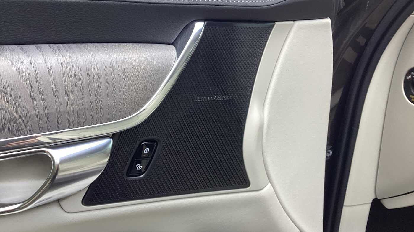 Volvo V90 Plus, T6 AWD Plug-in hybrid, Electric/Petrol, Dark