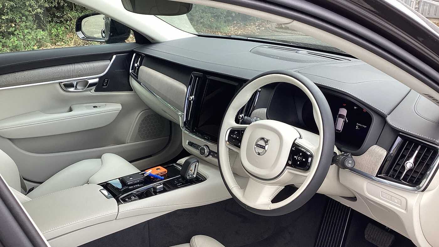 Volvo V90 Plus, T6 AWD Plug-in hybrid, Electric/Petrol, Dark