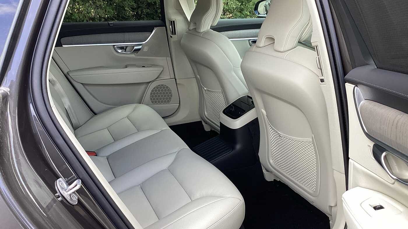 Volvo V90 Plus, T6 AWD Plug-in hybrid, Electric/Petrol, Dark