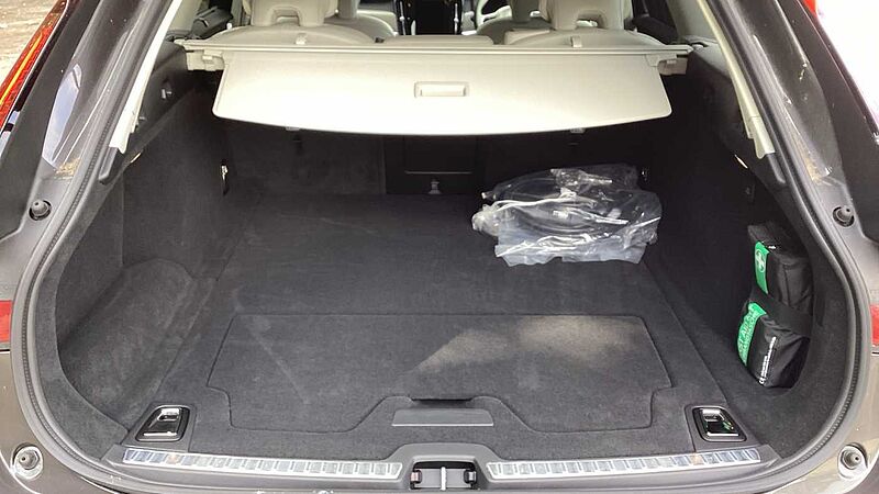 Volvo V90 Plus, T6 AWD Plug-in hybrid, Electric/Petrol, Dark