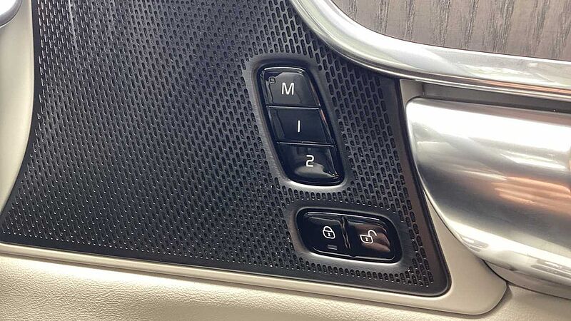 Volvo V90 Plus, T6 AWD Plug-in hybrid, Electric/Petrol, Dark