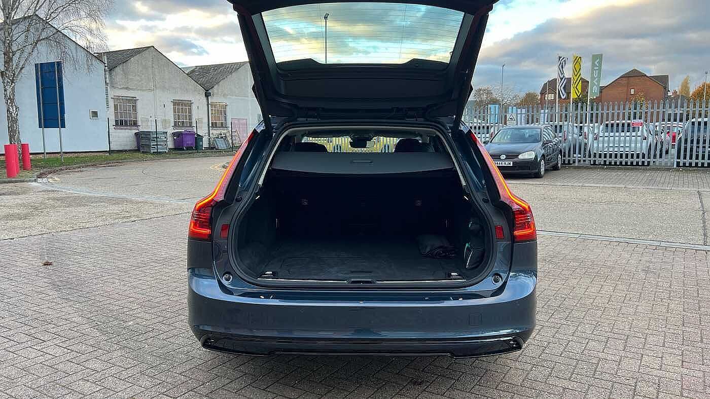 Volvo V90 Plus, T6 AWD Plug-in hybrid, Electric/Petrol, Dark