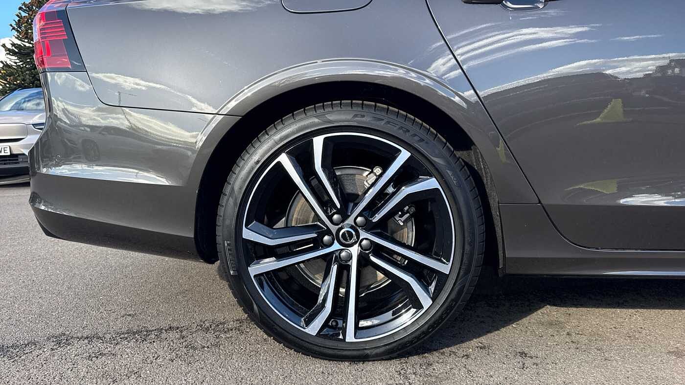 Volvo V90 Ultra, T8 AWD Plug-in hybrid, Electric/Petrol, Dark